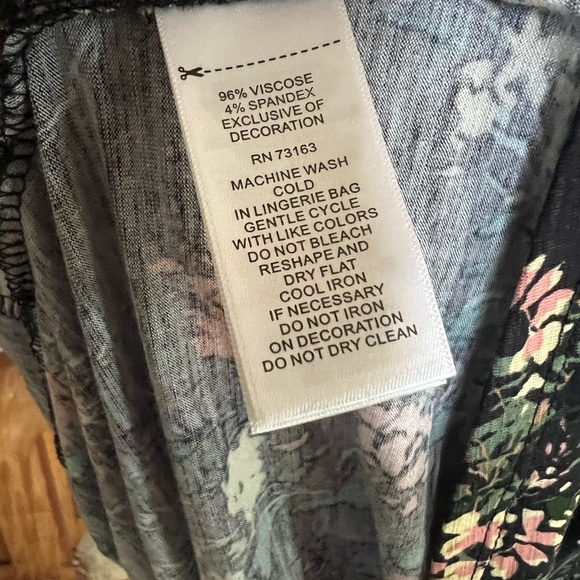 Cupio ladies, long sleeve baby doll style V-neck blouse, NWOT size medium - Picture 5 of 14